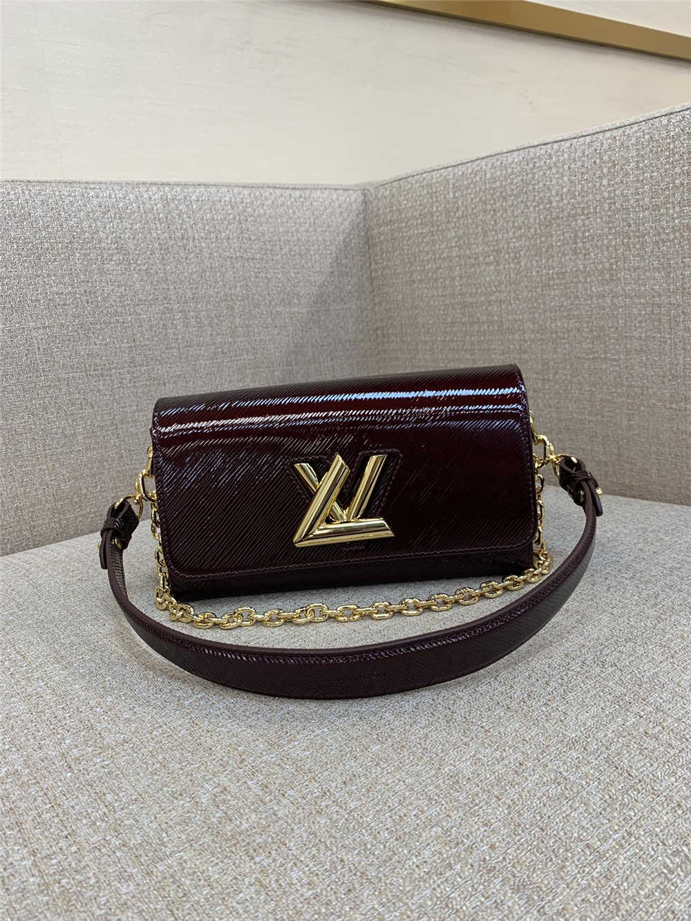 Louis Vuitton TWIST WEST M25336  size：25x12x7cm 2025 new 